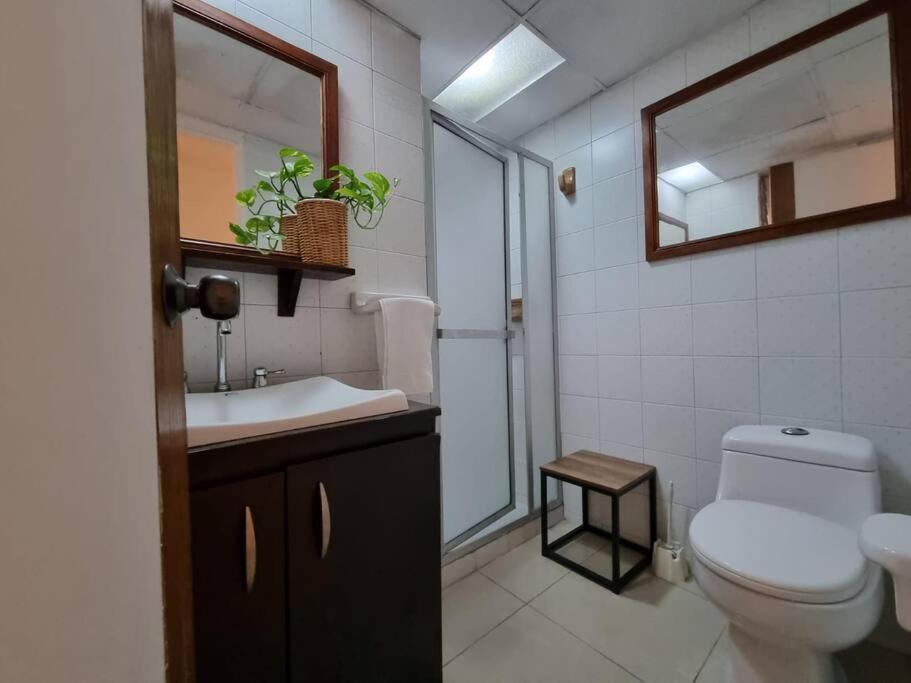 Appartamento El Jardin De Manila Medellín Esterno foto