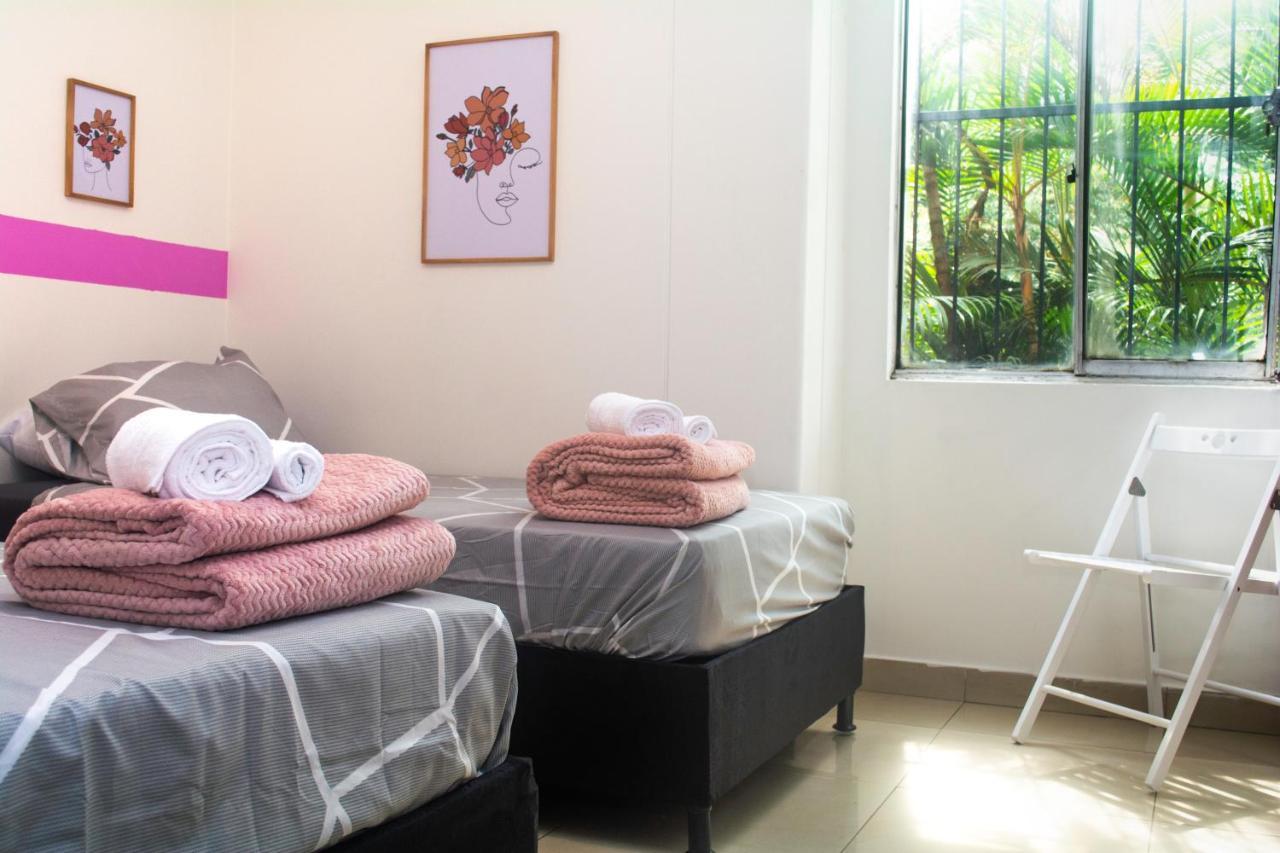 Appartamento El Jardin De Manila Medellín Esterno foto